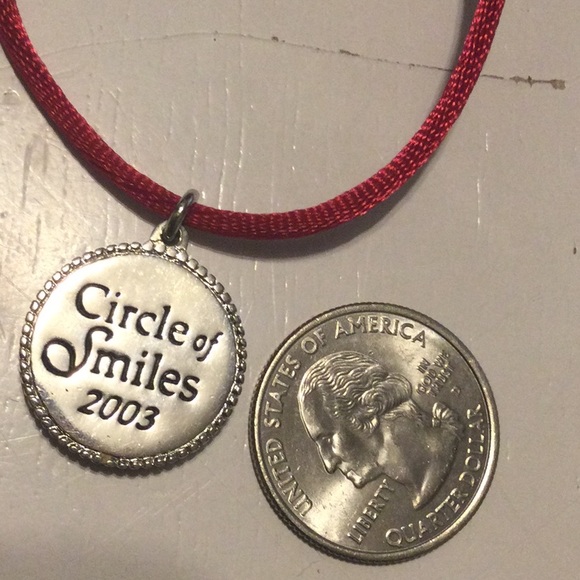 American Girls choker and 8 pins - Picture 11 of 15